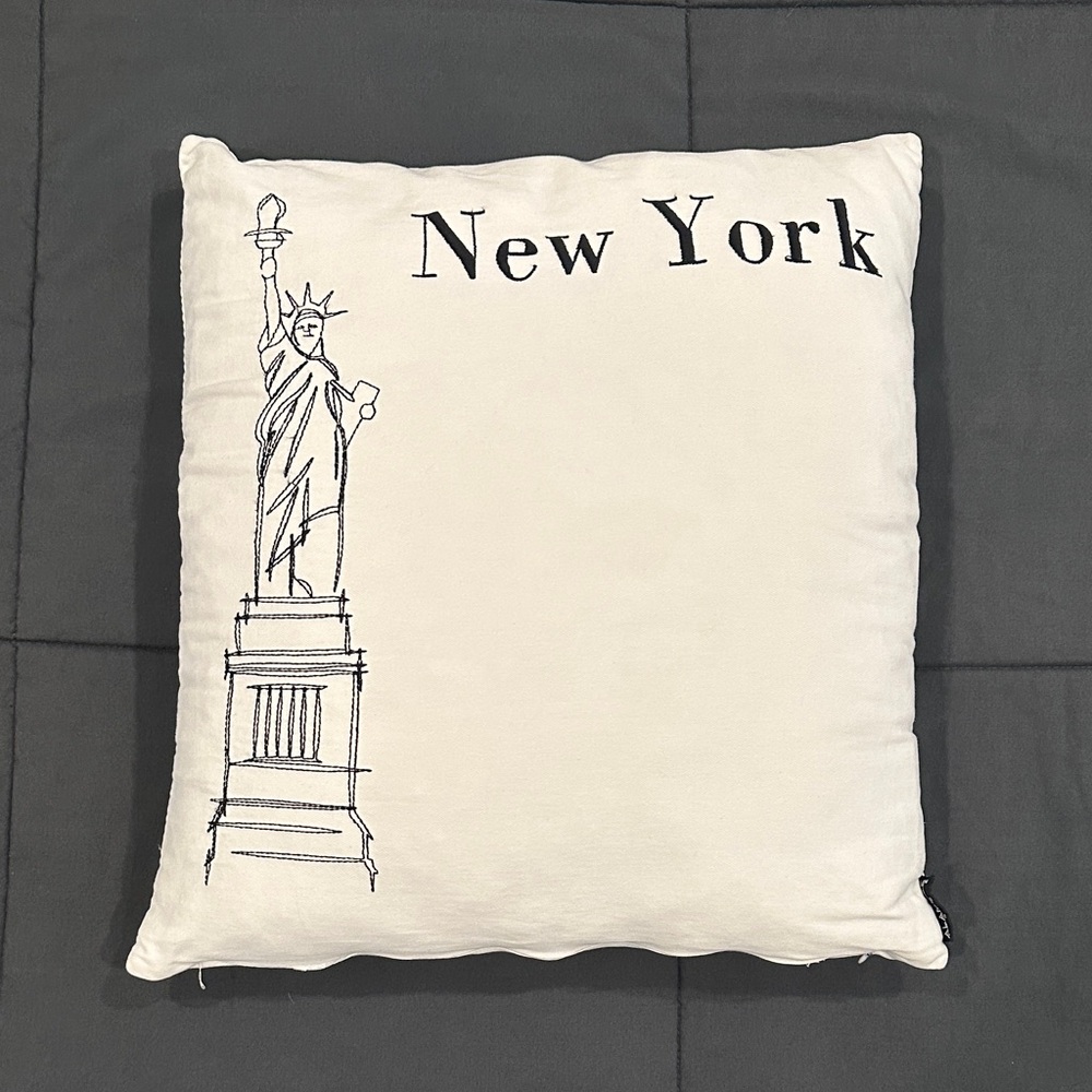 New York Graphic Throw Pillow 18" x 18"